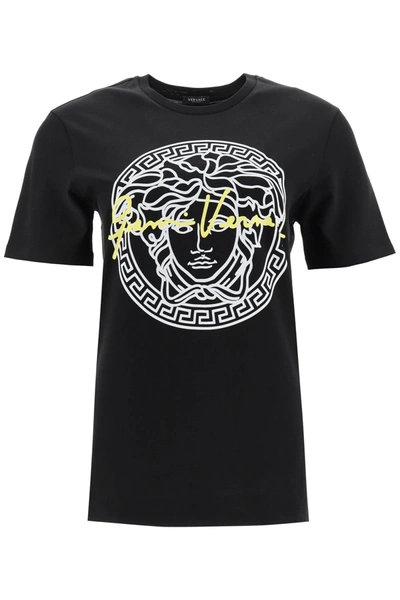 Shop Versace Gv Signature Medusa T-shirt In Nero/bianco