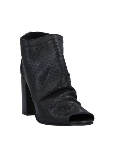 Noa A. Ankle Boots In Black
