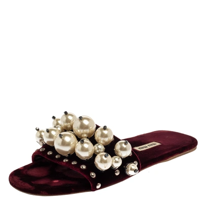 Pre-owned Miu Miu Burgundy Velvet Faux Pearl Embellished Flat Slides Size 38