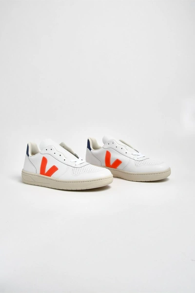 Shop Veja Sneakers V-10 Logo Fluo Bianch In White