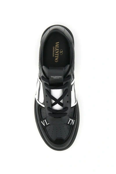 Shop Valentino Garavani Vl7n Sneakers In Nero Bianco