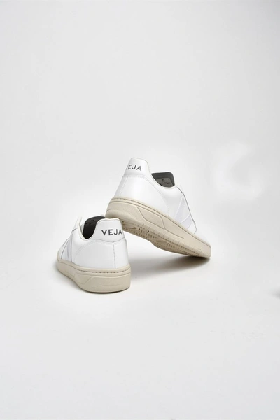 Shop Veja Sneakers V-10 Bianche In White