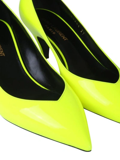 Shop Saint Laurent Pump Kiki In Yellow