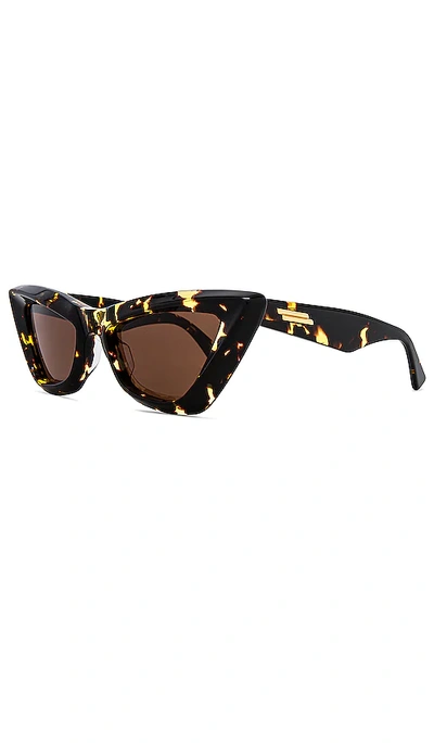 Bottega Veneta Tortoiseshell Pointed Cat-eye Sunglasses In Shiny Spotted Havana & Brown