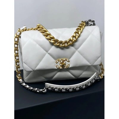 Chanel 19 leather crossbody bag Chanel White in Leather - 33176001