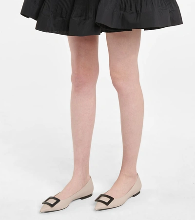 Roger Vivier Gommettine Leather Ballet Flats In Beige