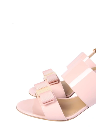 Shop Ferragamo Salvatore  Vara Bow Sandals In Pink