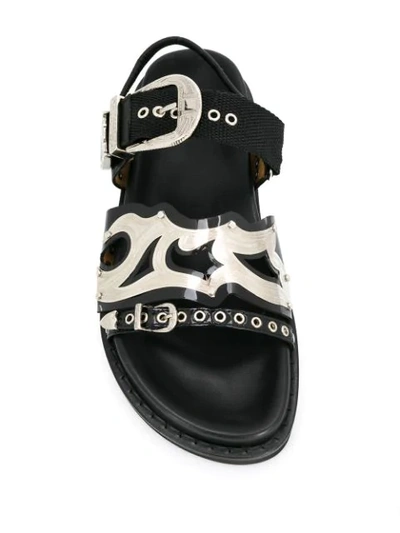 Toga Sandales Plates En Cuir Noir Avec Détails Métallisés In Black