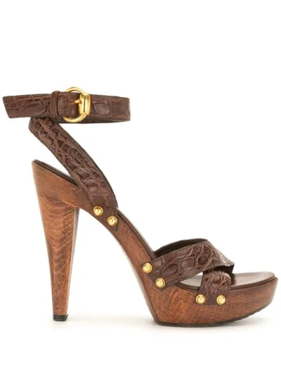 Pre-owned Gucci 135mm Crocodile-effect Sandals In Brown