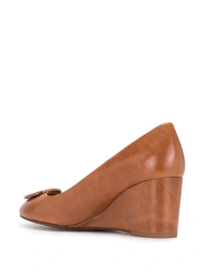 Tory Burch Keilabsatzschuh Mit Multi-logo In Brown