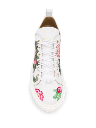 花卉印花板鞋