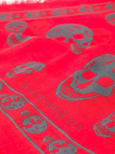 Alexander Mcqueen Skull Print Frayed Scarf In Red