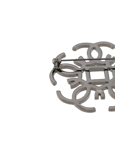 Pre-owned Chanel Interlocking Cc Brooch In Metallic