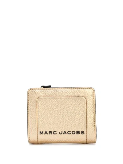 Shop Marc Jacobs The Metallic Textured Box Mini Compact Wallet In Gold