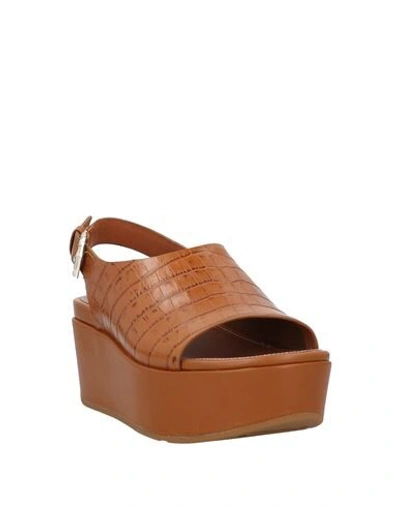 Shop Fitflop Woman Sandals Tan Size 7 Soft Leather