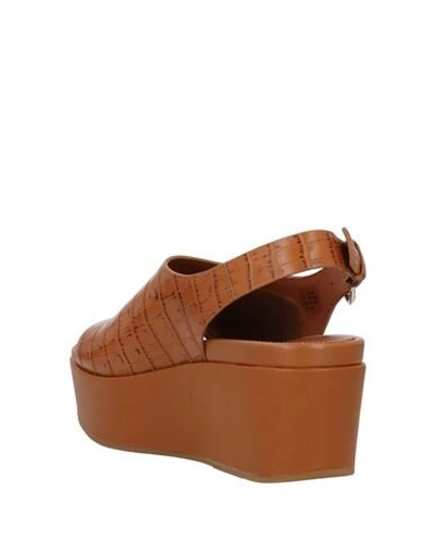 Shop Fitflop Woman Sandals Tan Size 7 Soft Leather