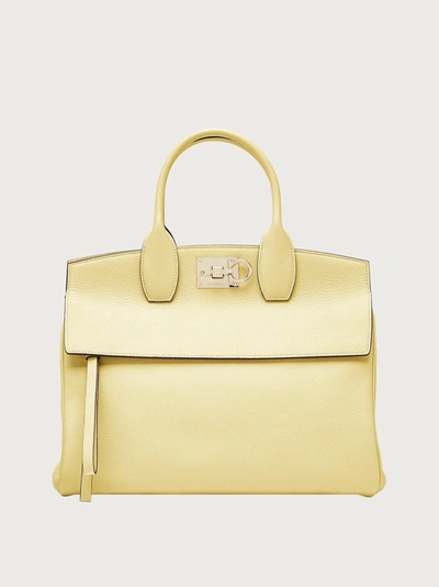 Shop Ferragamo Salvatore  Damen  Studio-bag (s) In Yellow