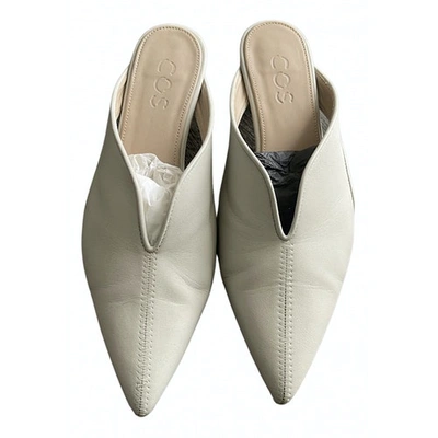 Pre-owned Cos White Leather Mules & Clogs