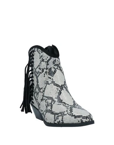 Guess Ankle Boots In White