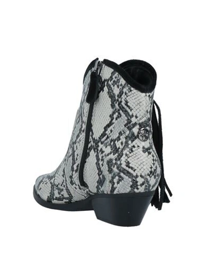 Guess Ankle Boots In White