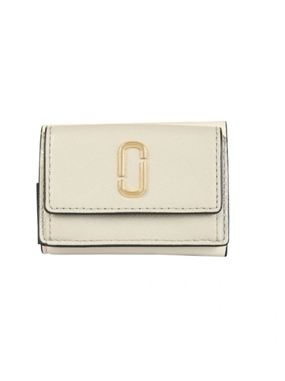 Shop Marc Jacobs Mini The Snapshot Beige Leather Wallet In Neutrals