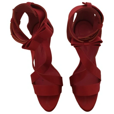 Pre-owned Oscar Tiye Leather Sandals In Red