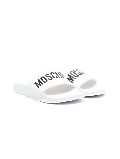 Shop Moschino Teen Logo Print Slides In White