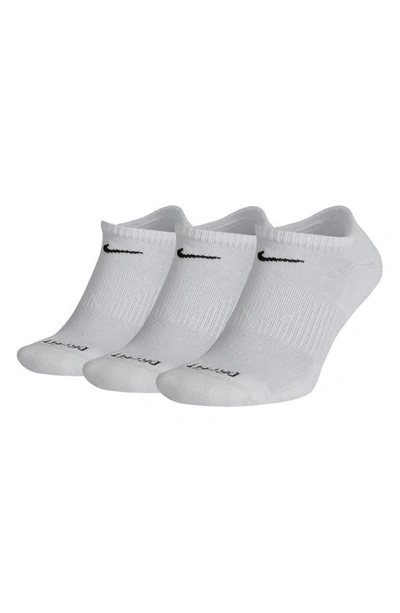 Shop Nike Dry 3-pack Everyday Plus No Show Socks In White/ Black