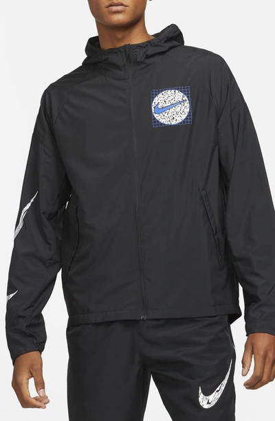 Romper tenedor paracaídas Nike Men's Essential Wild Run Dwr Color-changing Logo-print Hooded Jacket  In Black | ModeSens