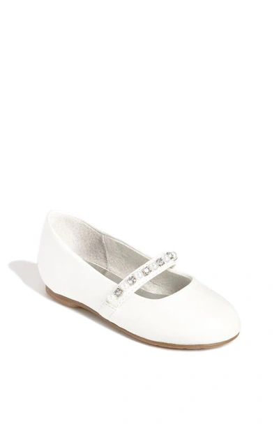 Shop Nina 'nataly-t' Flat In White