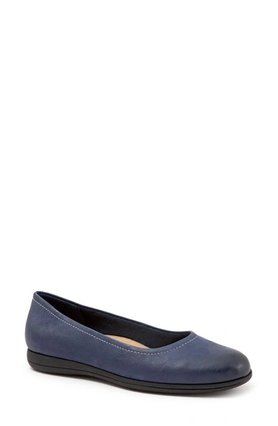 Shop Trotters Darcey Skimmer Flat In Navy Leather