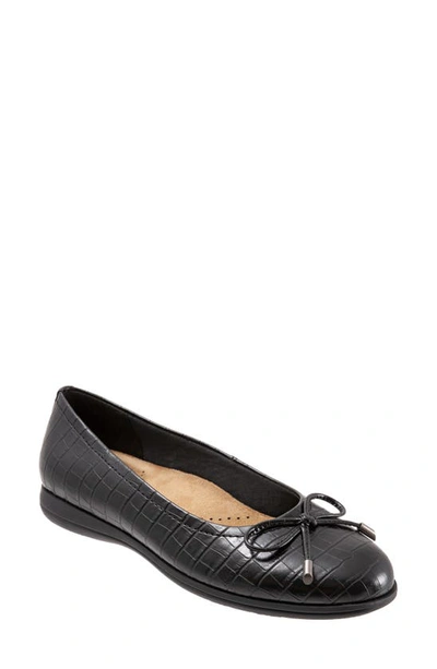 Shop Trotters Dellis Ballet Flat In Black Croc Print Leather