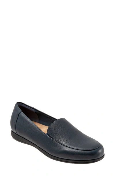 Trotters Deanna Flat In Navy Leather