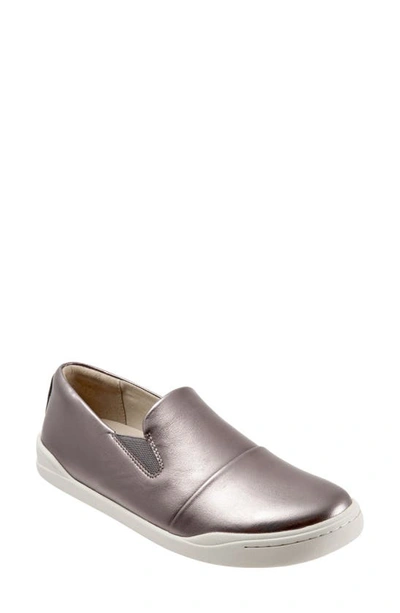 Shop Softwalkr Alexandria Sneaker In Pewter Leather