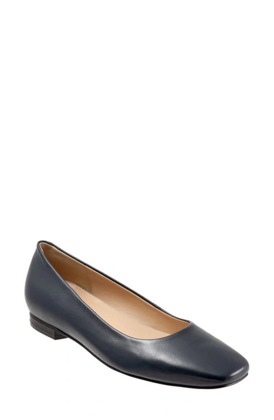 Trotters Honor Flat In Navy Leather