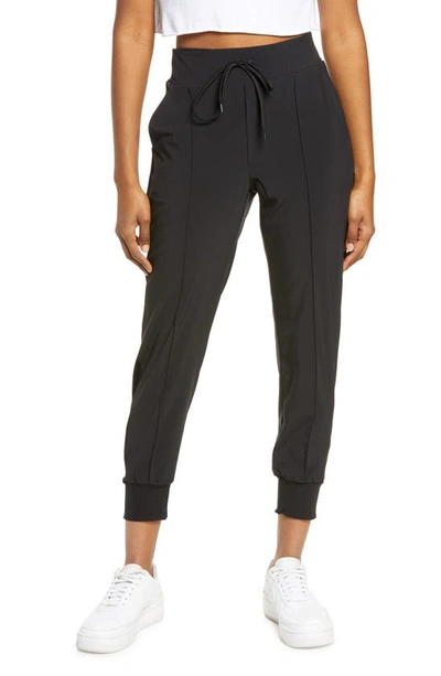 Zella Getaway Pocket Lightweight Woven Joggers In Black