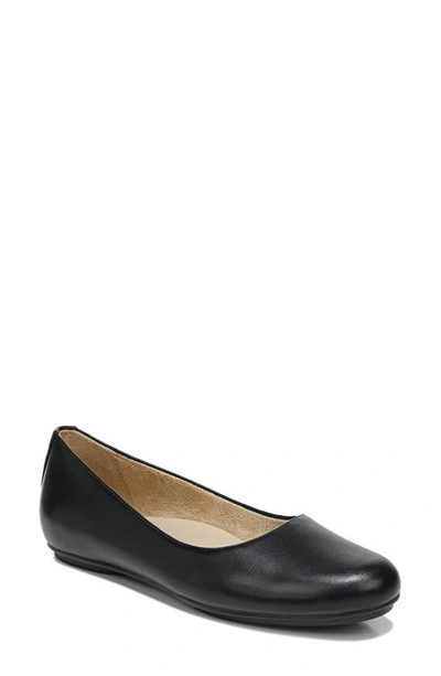 Shop Naturalizer True Colors Maxwell Flat In Black Leather