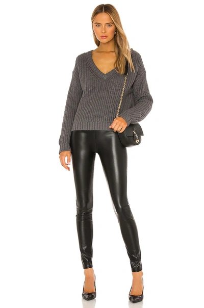 Shop Atm Anthony Thomas Melillo Cotton Cashmere Chunky V Neck Pullover In Heather Charcoal