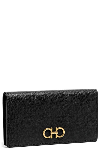Ferragamo Woman Gancini Wallet With Chain In Nero