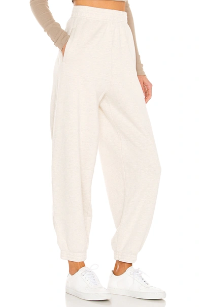 Shop Agolde Balloon Sweatpant In Oatmeal Heather