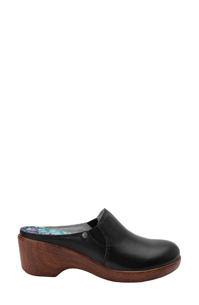 Shop Alegria Serenti Platform Clog In Obsindian Leather