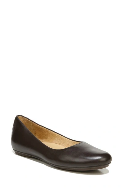 Naturalizer True Colors Maxwell Flat In Forest Brown Leather
