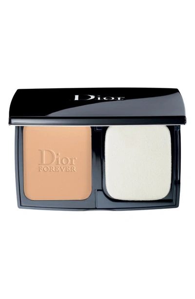 Shop Dior Skin Forever Extreme Control Matte Powder Foundation In 020 Light Beige