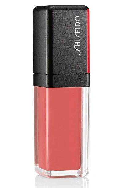 Shop Shiseido Lacquerink Lip Shine In Electro Peach