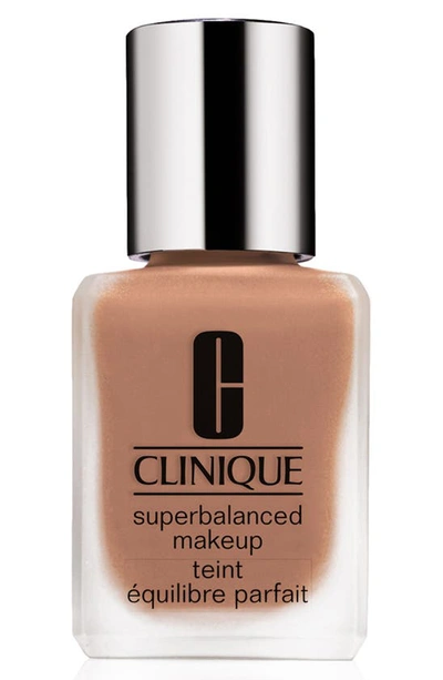 Clinique Superbalanced Makeup Liquid Foundation In 72 Sunny