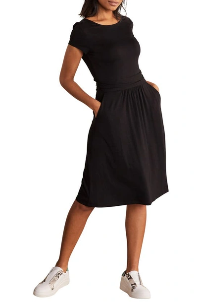Shop Boden Amelie Print Jersey Dress In Black