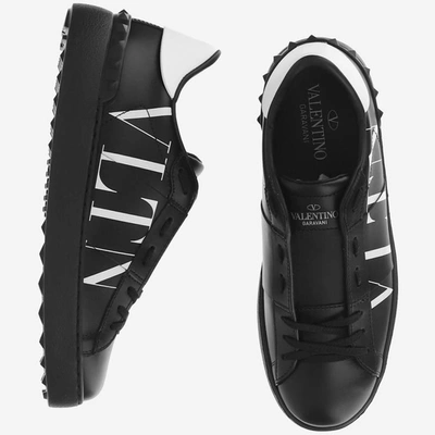 Shop Valentino Sneakers In Nero-bianco/bianco/nero