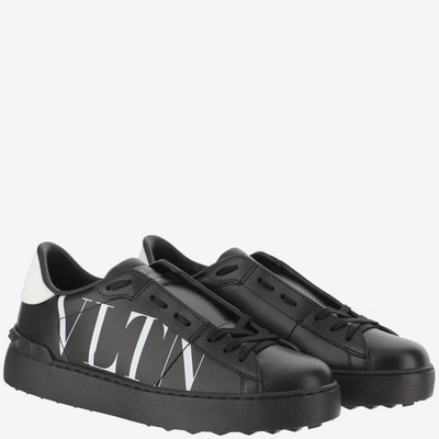 Shop Valentino Sneakers In Nero-bianco/bianco/nero