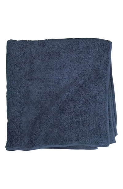 Shop Uchino Zero Twist Bath Towel In Indigo