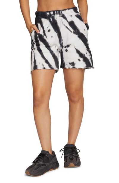 Good American Fleece Boyfriend Sweat Shorts In Black And White Tie Dye001 |  ModeSens